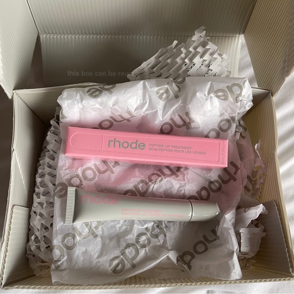 VANILLA CAKE rhode peptide lip treatment - Picture 2 of 9
